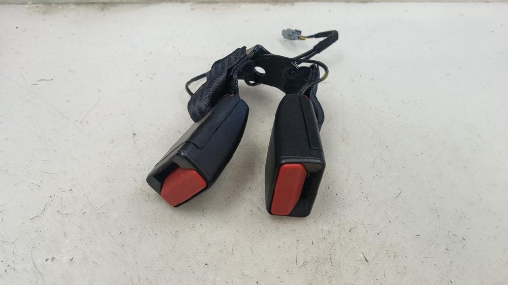 ANCLAJE CINTURON TRASERO DERECHO DACIA DUSTER 1.5 MT 115CV | 85KW