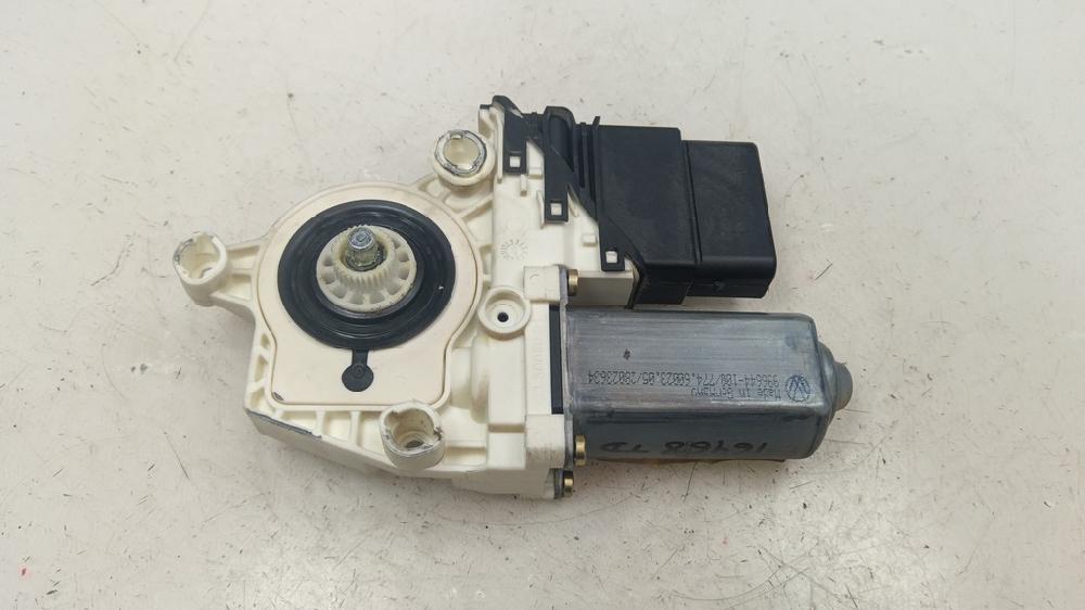 MOTOR ELEVALUNAS TRASERO DERECHO VOLKSWAGEN TOURAN 1.9 TDI MT 105CV | 77KW