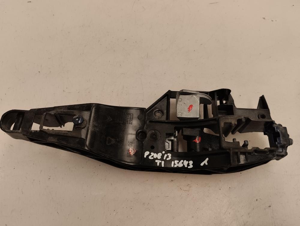 SOPORTE MANETA EXTERIOR PUERTA TRASERA IZQUIERDA PEUGEOT 208 1.4 HDI MT 68CV