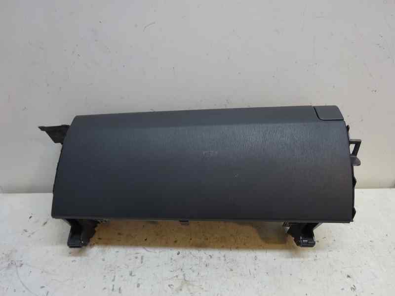 GUANTERA TOYOTA PRIUS 1.8CVT 99CV