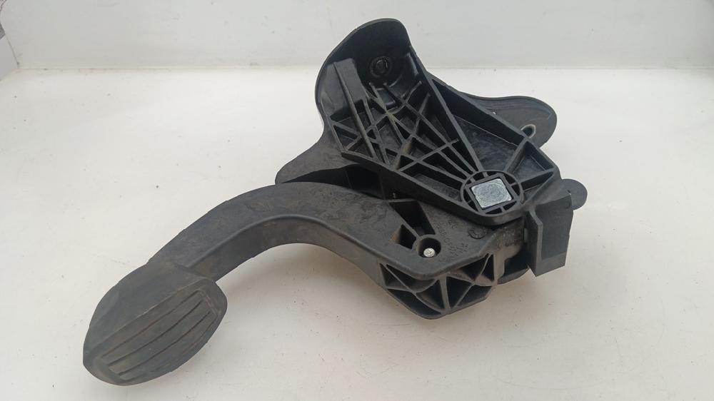 PEDAL EMBRAGUE PEUGEOT 208 1.5 MT 102CV | 75KW