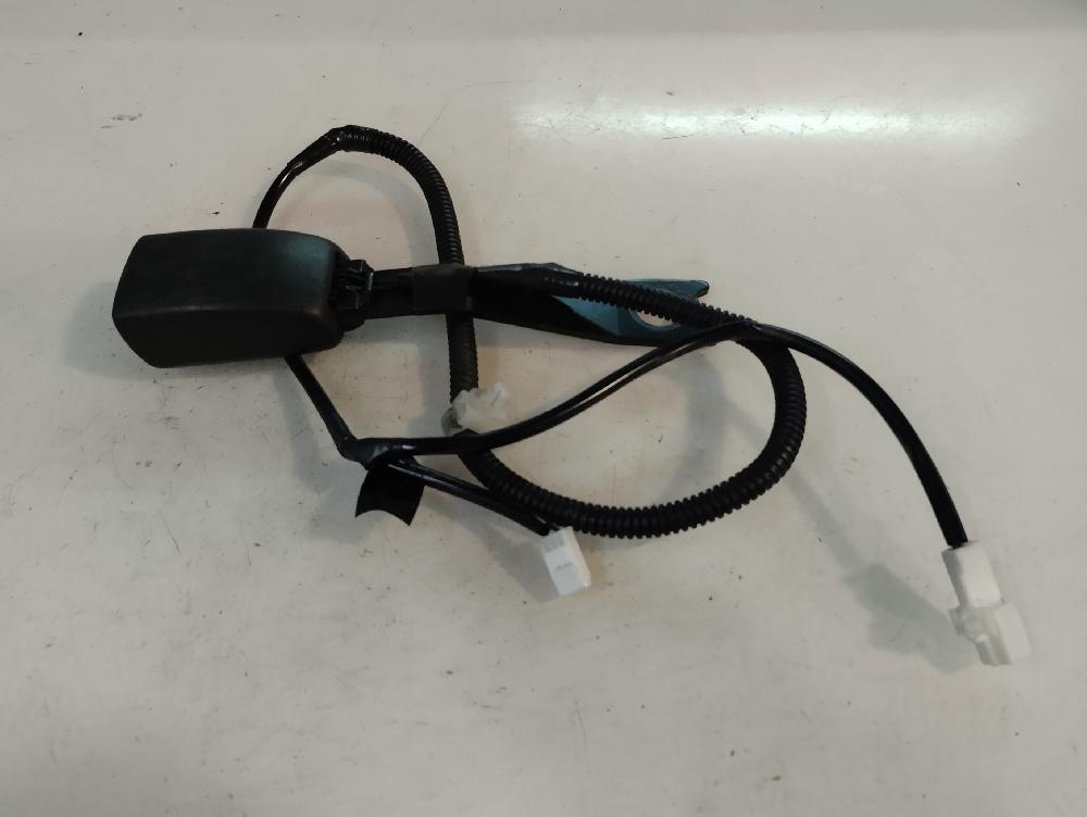 ANCLAJE CINTURON DELANTERO DERECHO TOYOTA COROLLA VERSO 2.2 TD MT 136CV