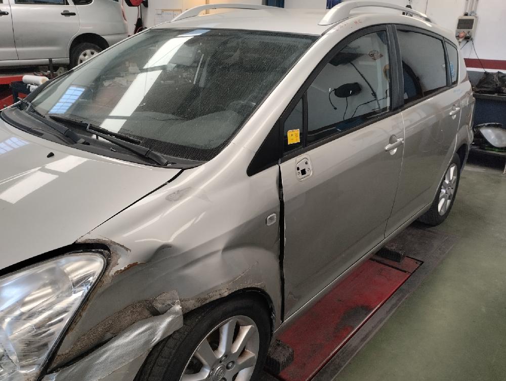 TOYOTA COROLLA VERSO 2004 1.8 AMT 129CV
