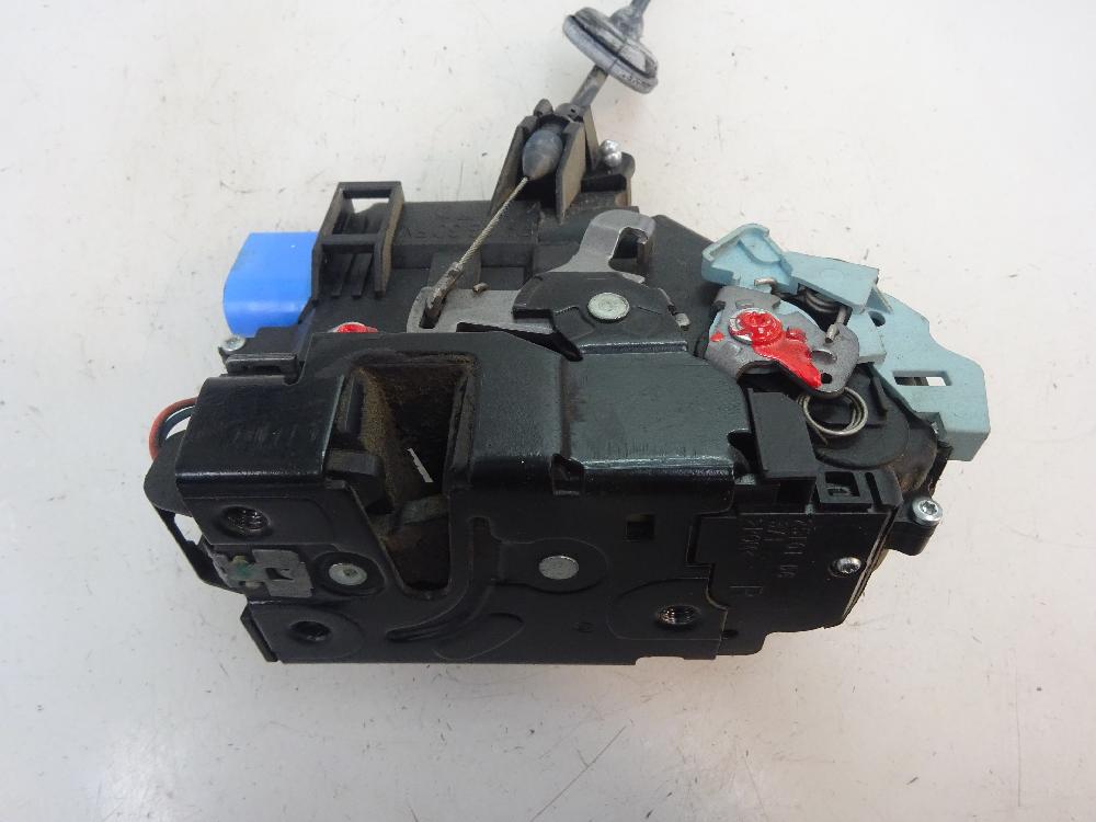 CERRADURA PUERTA DELANTERA DERECHA VOLKSWAGEN CADDY 1.6 TDI 5 MT 102CV
