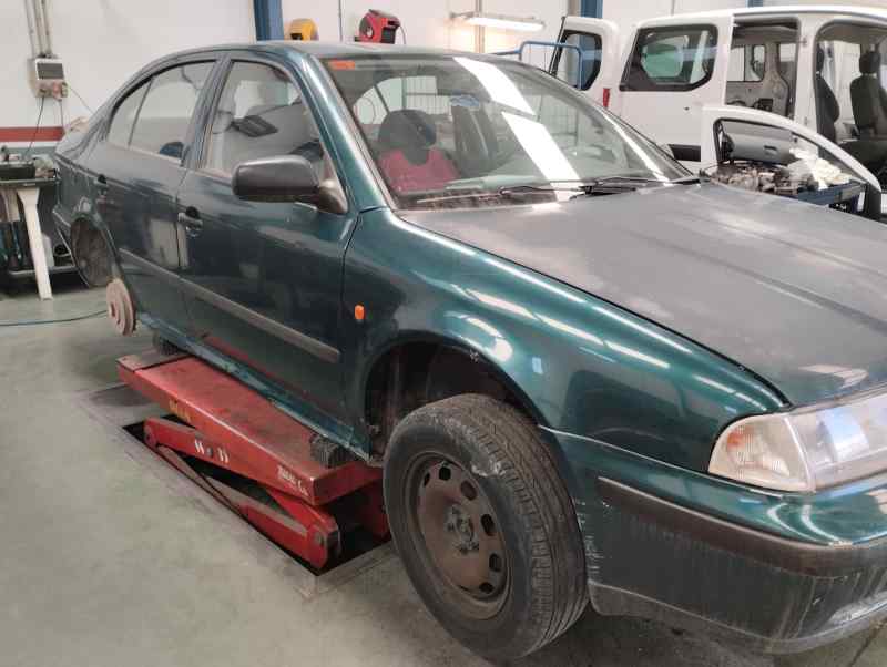 SKODA OCTAVIA 1996 1.6 MT 101CV