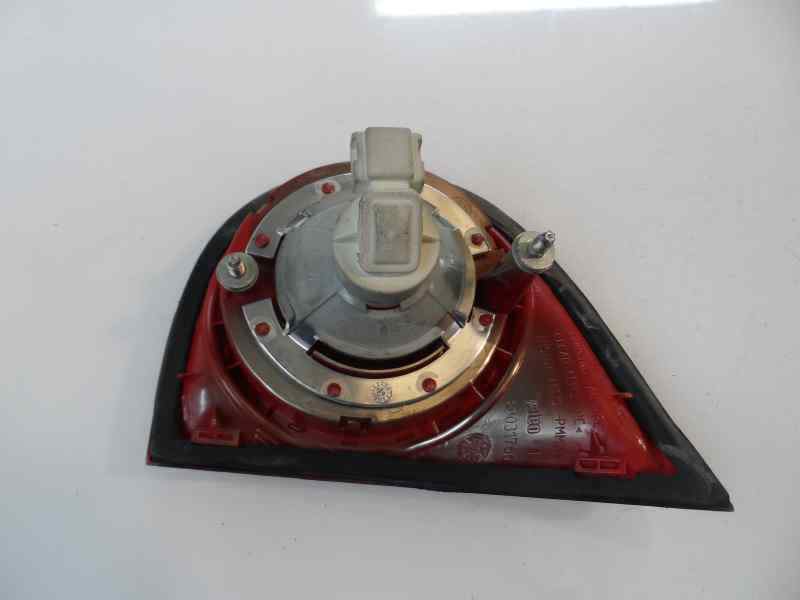 PILOTO TRASERO IZQUIERDO INTERIOR VOLKSWAGEN GOLF 1.9 TDI 5MT 105CV