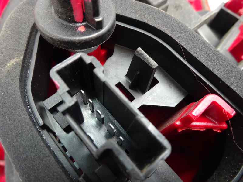 PILOTO TRASERO IZQUIERDO PEUGEOT 208 1.2 VTI MT 82CV