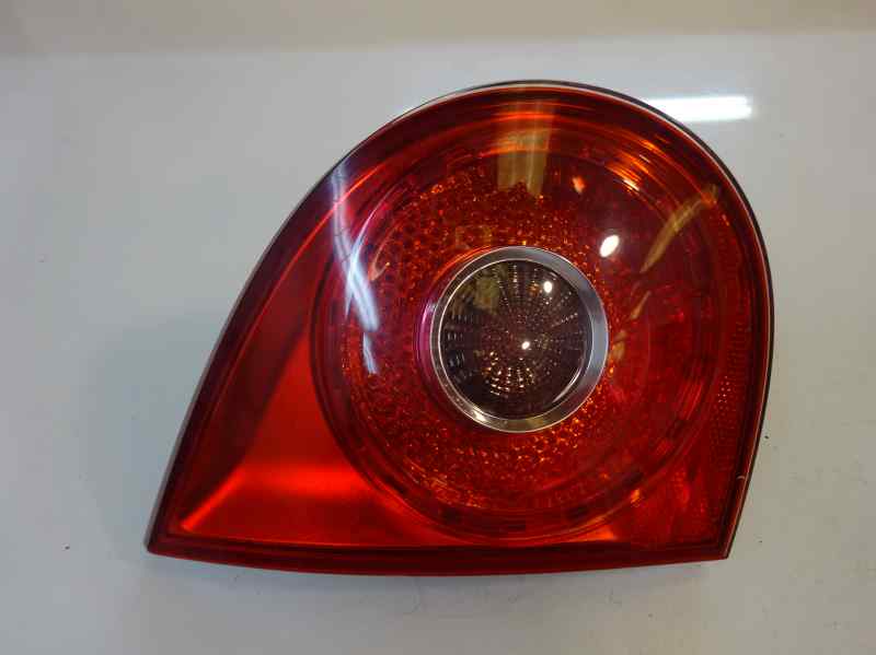 PILOTO TRASERO IZQUIERDO INTERIOR VOLKSWAGEN GOLF 1.9 TDI MT 90CV