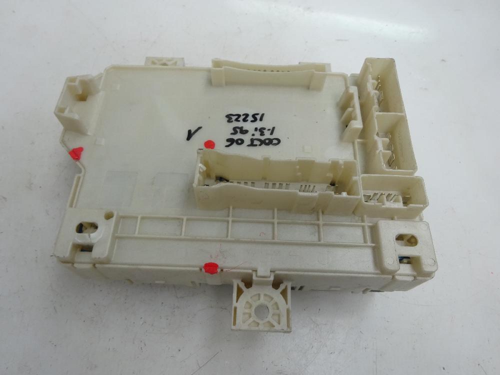 CAJA RELES FUSIBLES MITSUBISHI COLT 1.3 MT 95CV