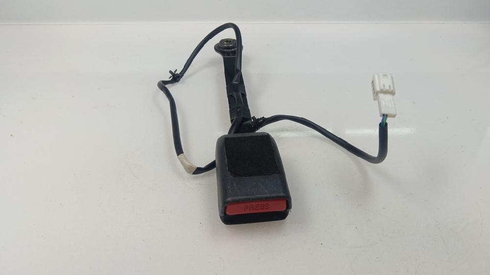 ANCLAJE CINTURON DELANTERO DERECHO NISSAN QASHQAI 1.3 MT 140CV
