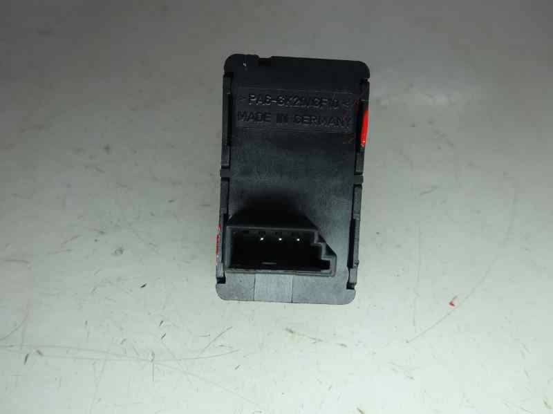 MANDO ELEVALUNAS TRASERO DERECHO BMW SERIE 1 2006 2.0 MT 122CV | 90KW