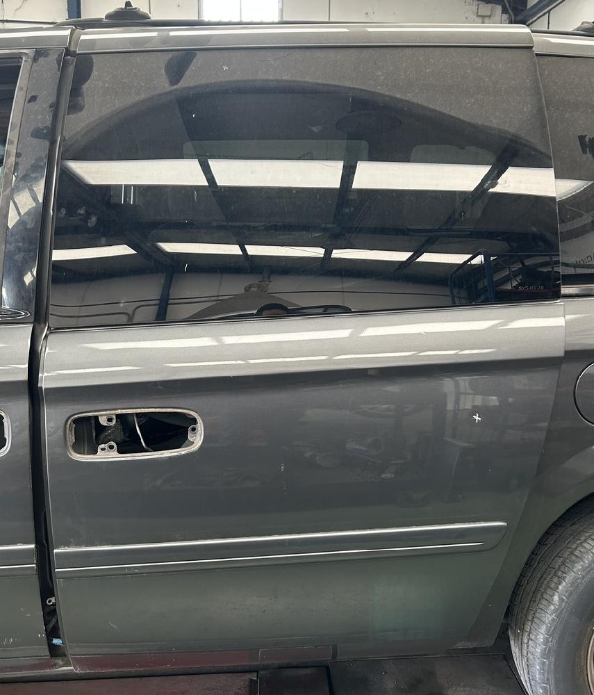 PUERTA TRASERA IZQUIERDA CHRYSLER VOYAGER 2.8D AT 150CV