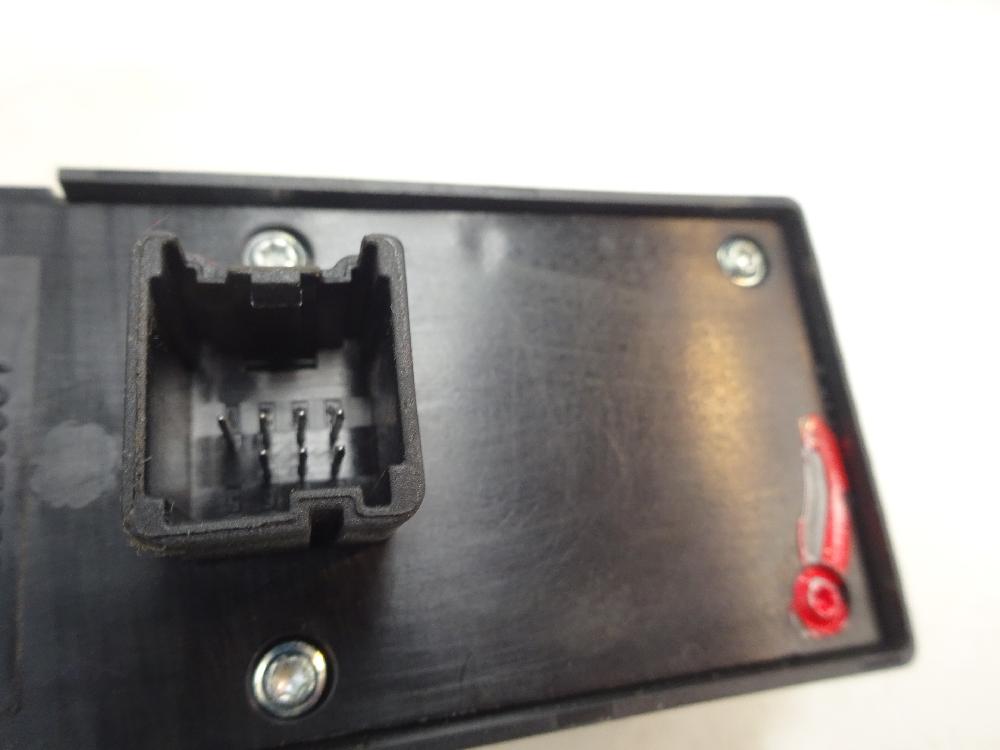 MANDO ELEVALUNAS DELANTERO IZQUIERDO FORD FOCUS 2010 1.6 TDCI MT 90CV
