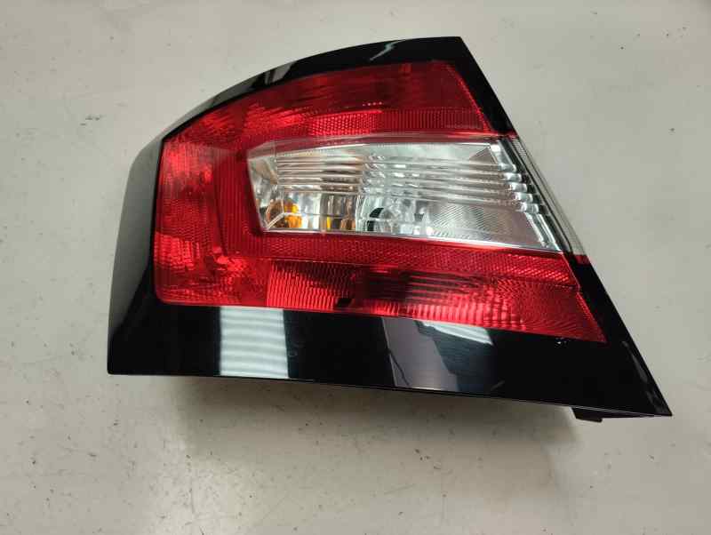 PILOTO TRASERO IZQUIERDO SKODA FABIA 1.0 MT 75CV