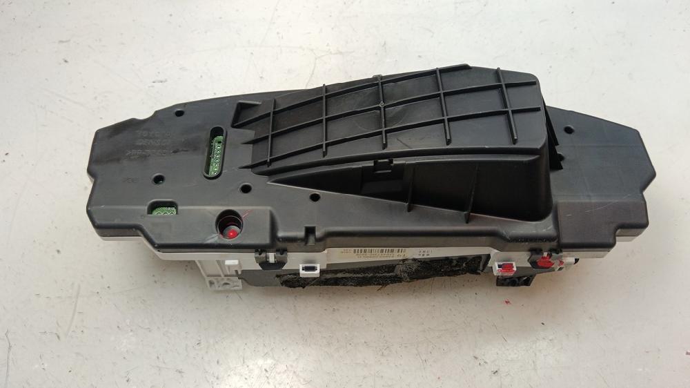 CUADRO INSTRUMENTOS TOYOTA YARIS 1.4 D-4D MMT 89CV