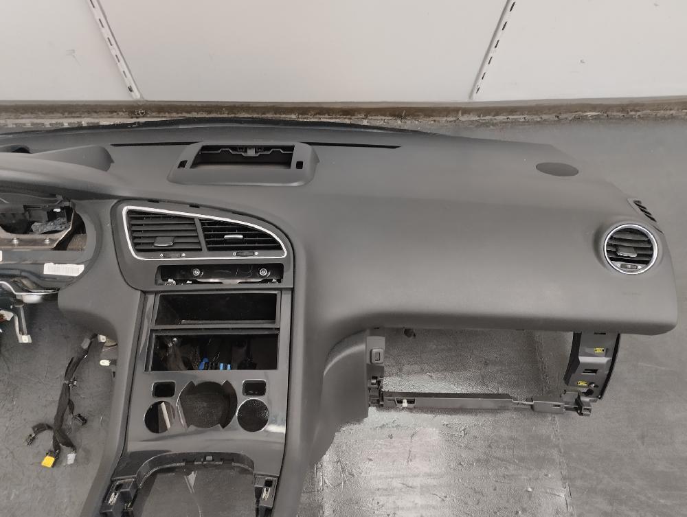 SALPICADERO PEUGEOT 5008 1.6D MT 112CV