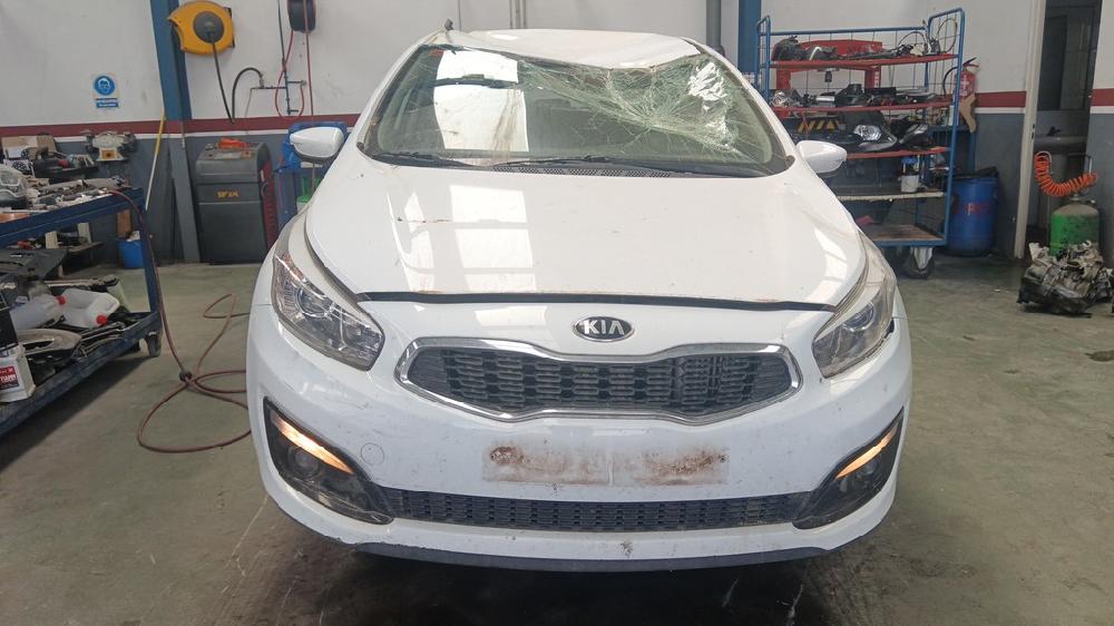 KIA CEED 2015 1.4 MT 90CV | 66KW