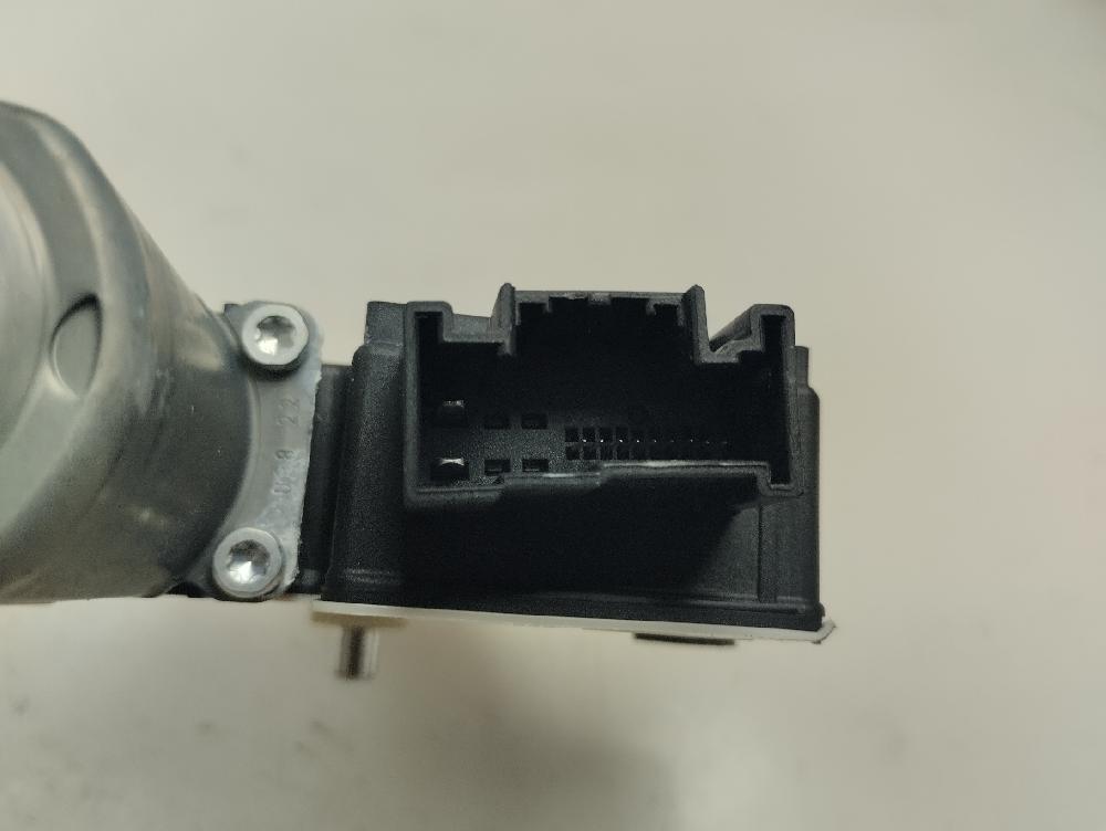 MOTOR ELEVALUNAS DELANTERO IZQUIERDO SKODA FABIA 1.0 TSI MT 95CV