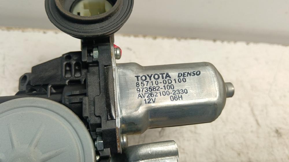 ELEVALUNAS DELANTERO DERECHO TOYOTA YARIS 1.4 D-4D MMT 89CV
