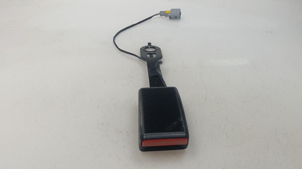 ANCLAJE CINTURON DELANTERO IZQUIERDO PEUGEOT 208 1.2 VTI ETG 82CV