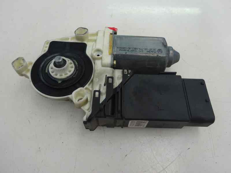 MOTOR ELEVALUNAS DELANTERO IZQUIERDO VOLKSWAGEN GOLF 1.6 MT 100CV