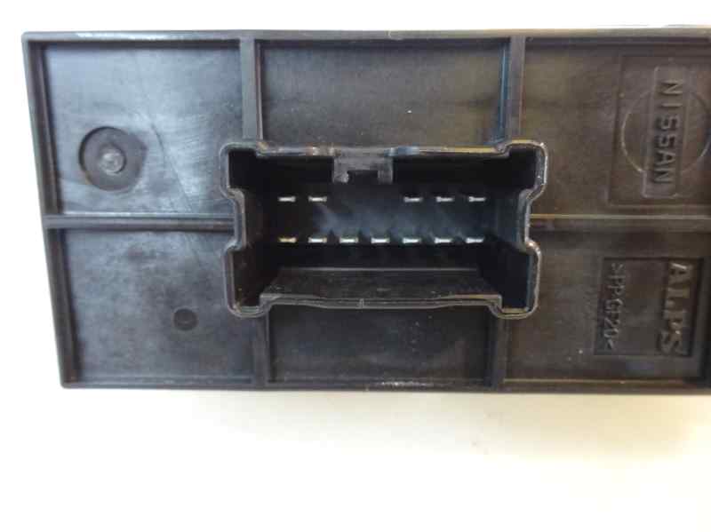 MANDO ELEVALUNAS DELANTERO DERECHO NISSAN JUKE 1.5 DCI MT 110CV
