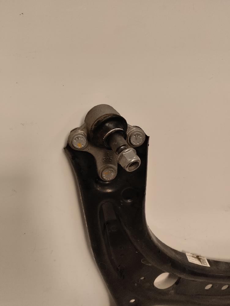 BRAZO SUSPENSION INFERIOR DELANTERO DERECHO SEAT LEON 1.5 130CV MT