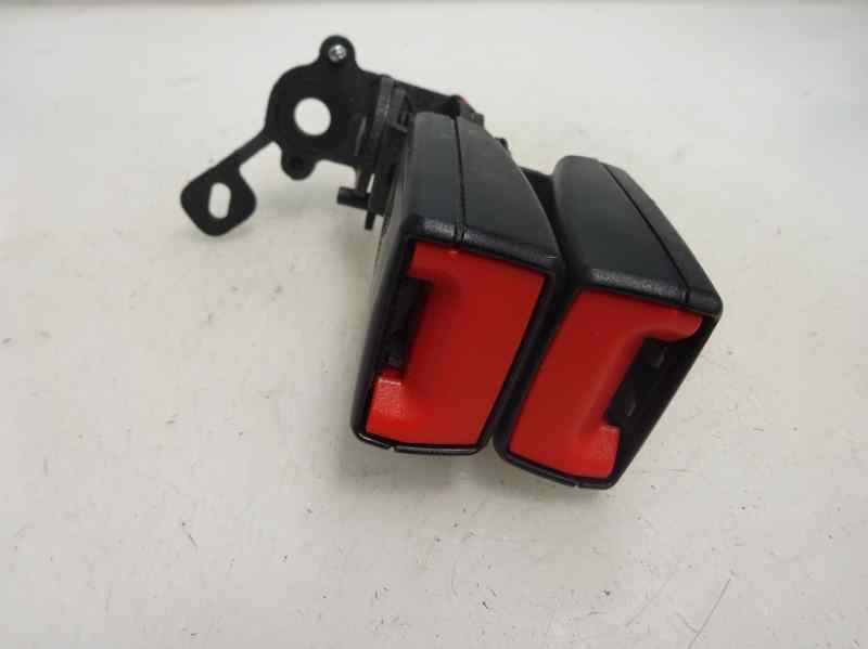 ANCLAJE CINTURON TRASERO IZQUIERDO VOLKSWAGEN GOLF 1.4 TSI MT 125CV | 92KW