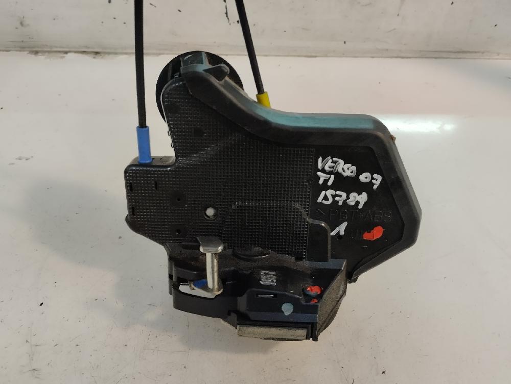CERRADURA PUERTA TRASERA DERECHA TOYOTA COROLLA VERSO 2.2 TD MT 136CV