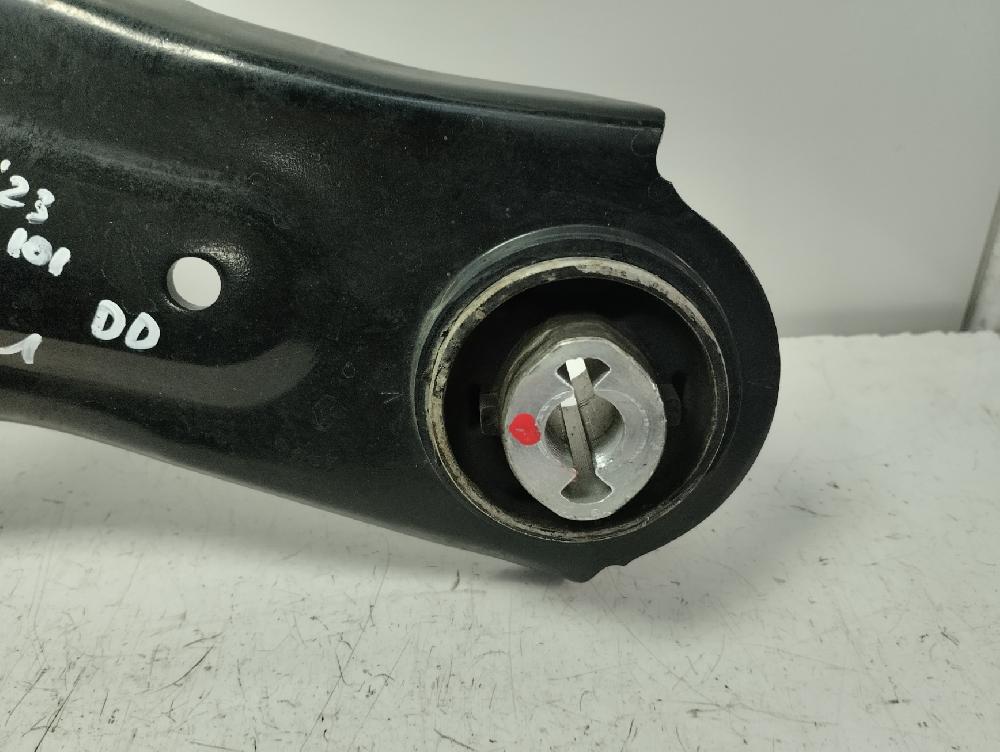 BRAZO SUSPENSION INFERIOR DELANTERO DERECHO RENAULT CLIO 1.0 MT 101CV