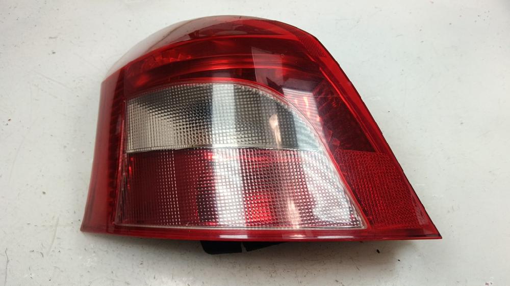 PILOTO TRASERO IZQUIERDO TOYOTA YARIS 1.4 D-4D MMT 89CV
