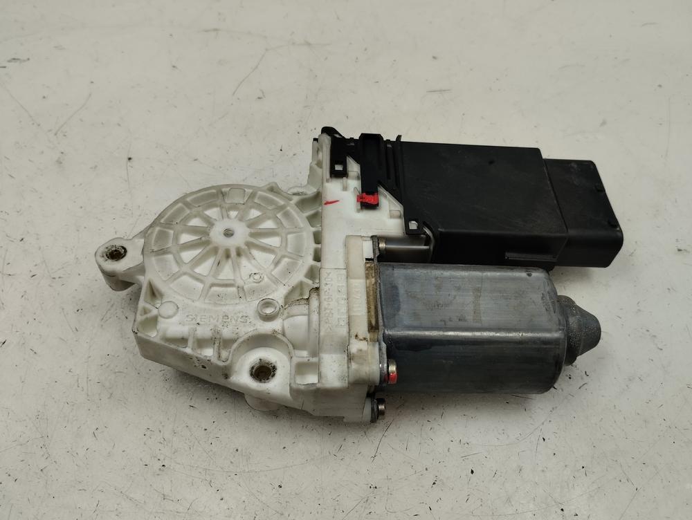 MOTOR ELEVALUNAS DELANTERO IZQUIERDO VOLKSWAGEN GOLF 1.9 TDI MT 110CV
