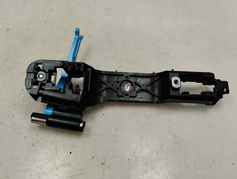 SOPORTE MANETA EXTERIOR PUERTA TRASERA IZQUIERDA TOYOTA YARIS 1.0 MT 72CV | 53KW