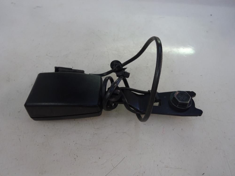 ANCLAJE CINTURON DELANTERO IZQUIERDO MITSUBISHI COLT 1.3 MT 95CV