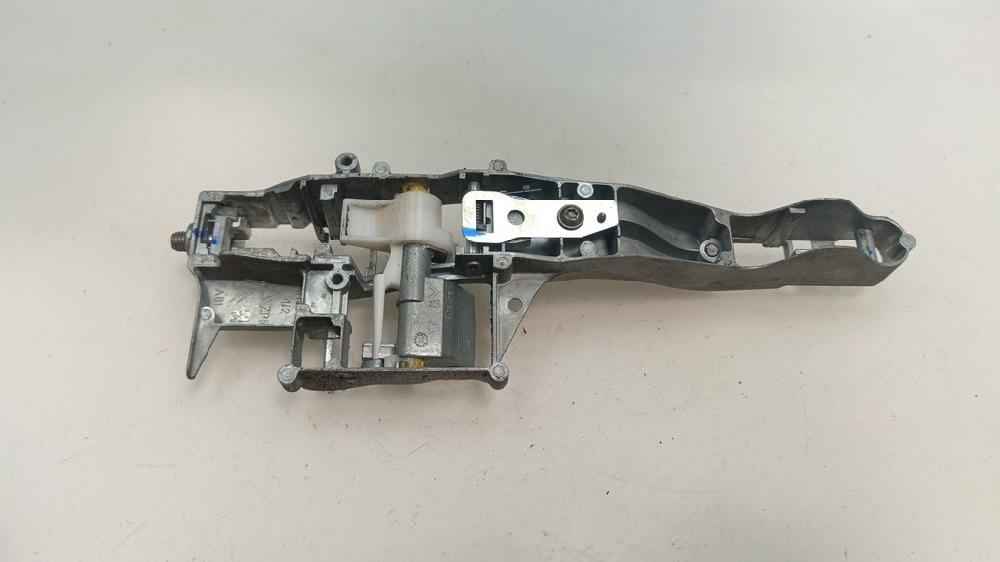 SOPORTE MANETA EXTERIOR DELANTERA DERECHA PEUGEOT 208 1.2 VTI ETG 82CV