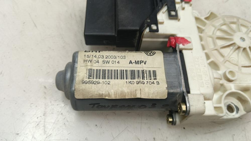 MOTOR ELEVALUNAS TRASERO DERECHO VOLKSWAGEN TOURAN 1.9 TDI MT 105CV | 77KW