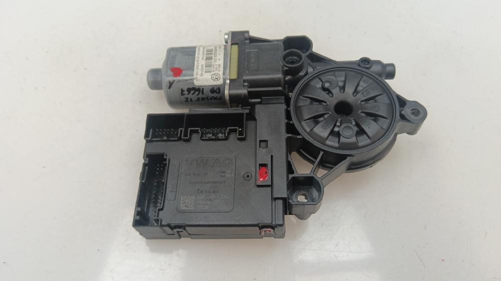 MOTOR ELEVALUNAS DELANTERO DERECHO VOLKSWAGEN PASSAT PASSAT 2.0 140CV TDI 103KW