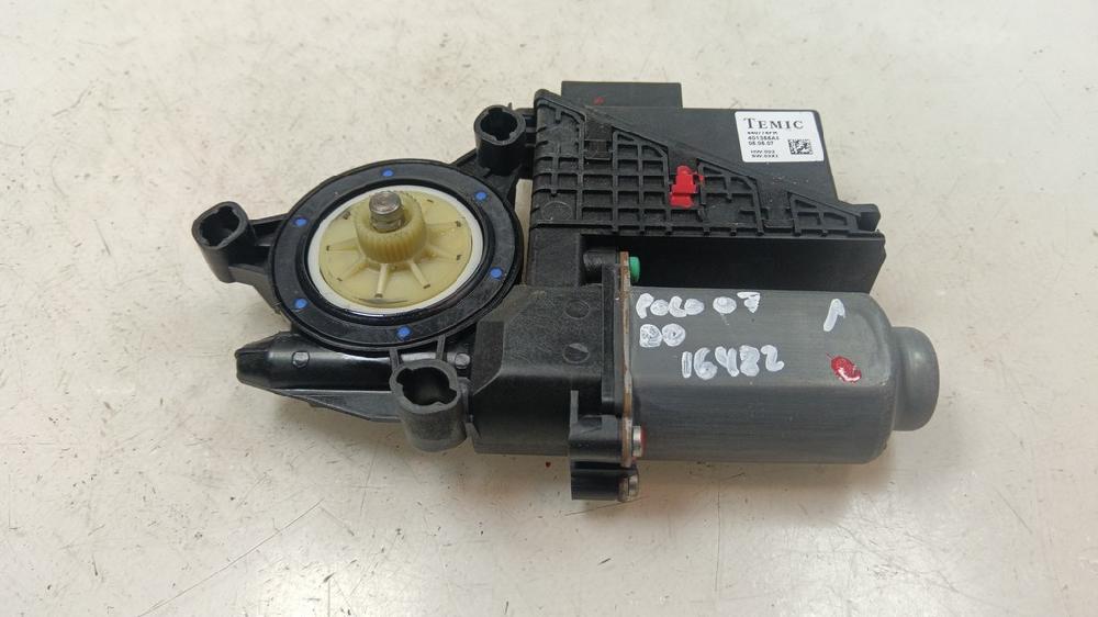 MOTOR ELEVALUNAS DELANTERO DERECHO VOLKSWAGEN POLO 1.4 TD MT 70CV | 51KW