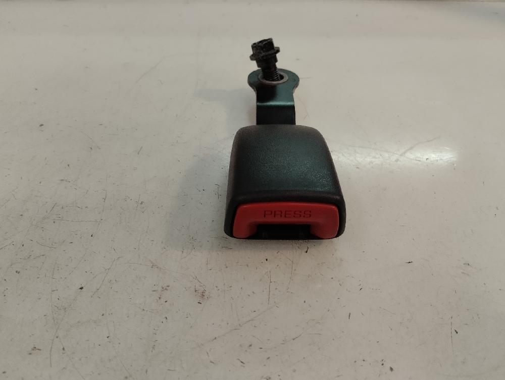 ANCLAJE CINTURON TRASERO DERECHO TOYOTA COROLLA VERSO 2.2 TD MT 136CV