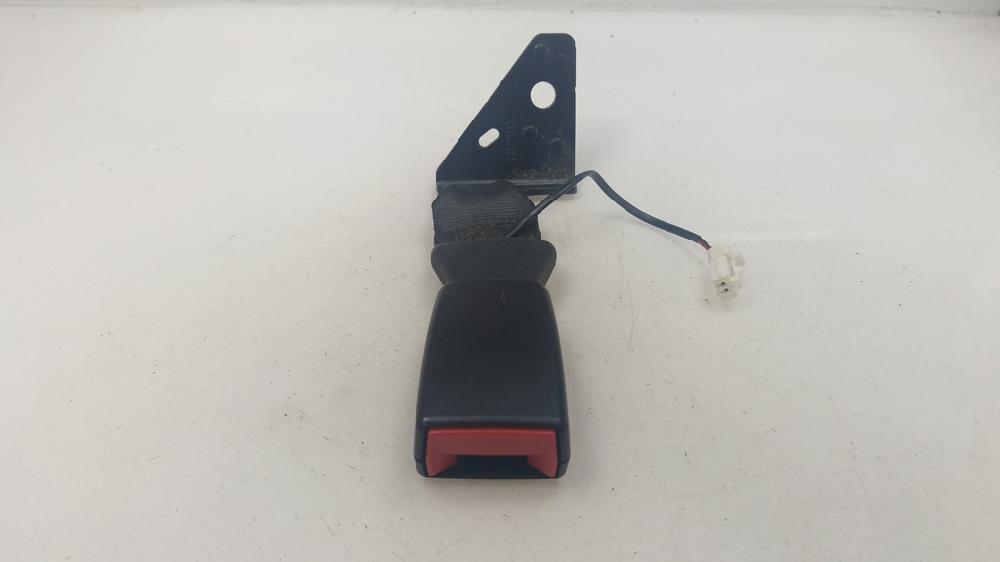 ANCLAJE CINTURON TRASERO IZQUIERDO CITROEN C4 CACTUS 1.2 MT 110CV | 81KW