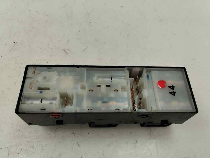 MANDO ELEVALUNAS DELANTERO IZQUIERDO NISSAN NOTE 1.2 MPI MT 80CV