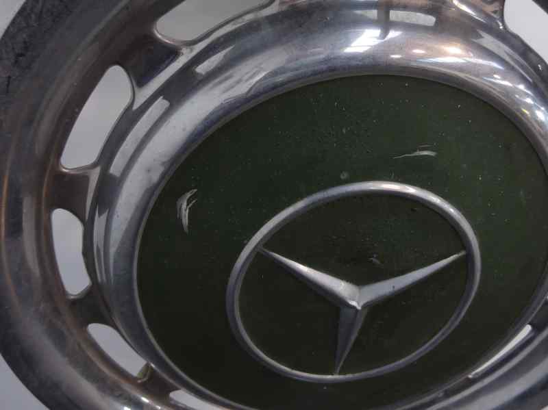 TAPACUBOS MERCEDES BENZ CLASE E 1977 2.0 E 220 D 4MT 60CV