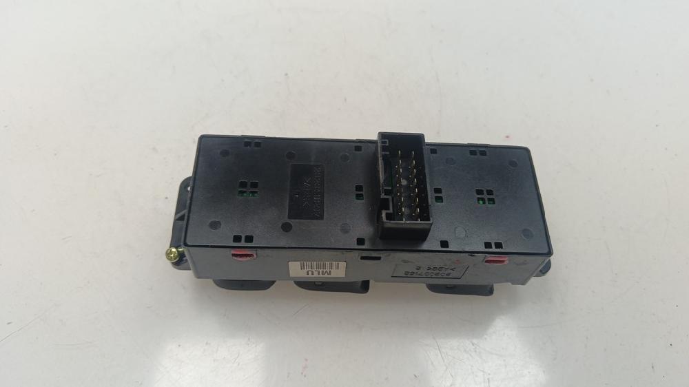 MANDO ELEVALUNAS DELANTERO IZQUIERDO SSANGYONG KORANDO 2.0 D MT 175CV