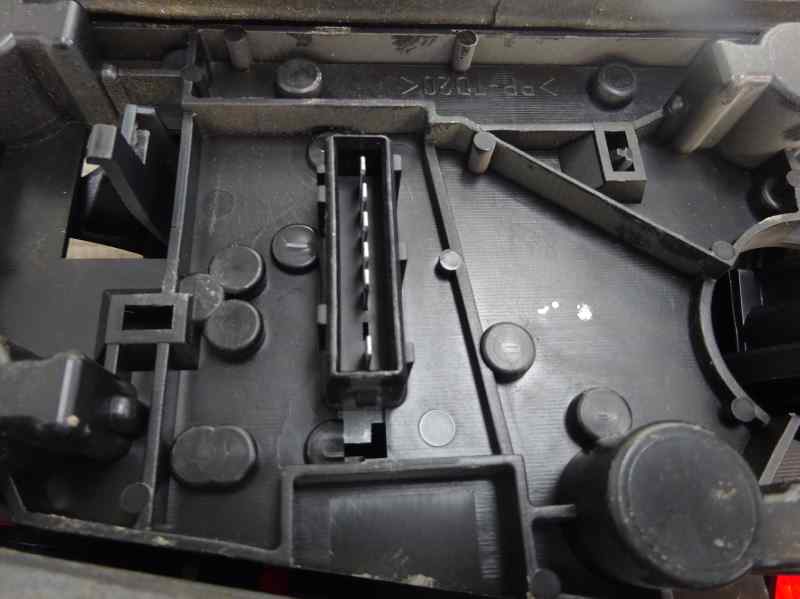 PILOTO TRASERO DERECHO PEUGEOT 306 1.9 MT 69CV | 51KW