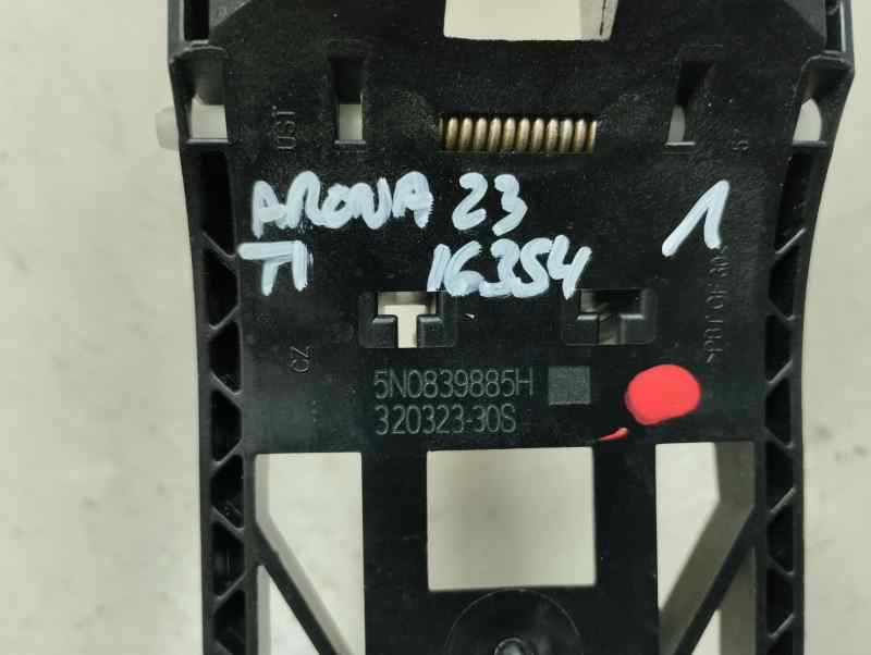 SOPORTE MANETA EXTERIOR PUERTA TRASERA IZQUIERDA SEAT ARONA 1.0 AMT 110CV | 81KW