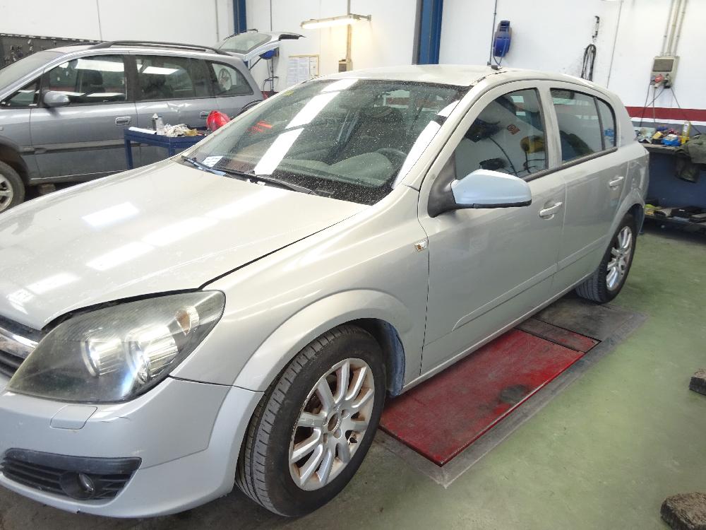 CAJA RELES FUSIBLES OPEL ASTRA 2006 1.7 CDTI MT 100CV