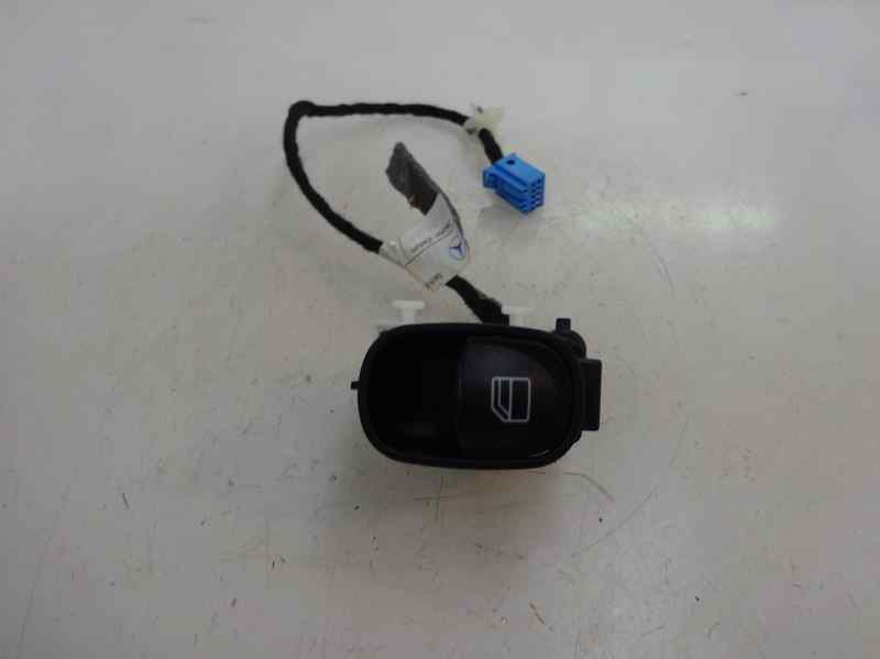 MANDO ELEVALUNAS DELANTERO DERECHO MERCEDES BENZ CLASE CLC 2009 1.8 MT 143CV | 105KW