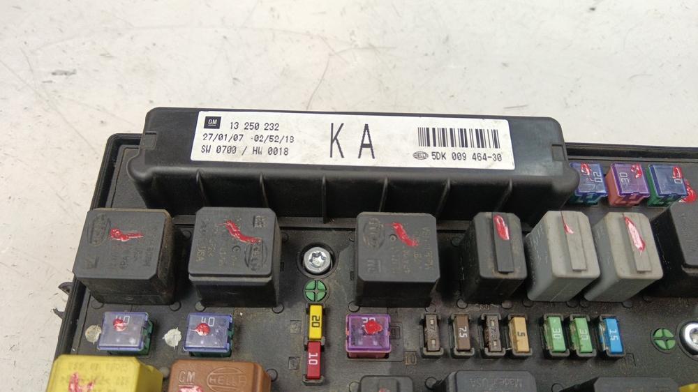 CAJA RELES FUSIBLES OPEL ZAFIRA 1.9 CDTI MT 120CV