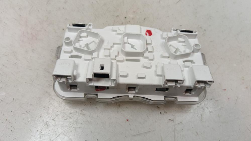 LUZ INTERIOR CITROEN C4 CACTUS 1.6 MT 99CV | 73KW