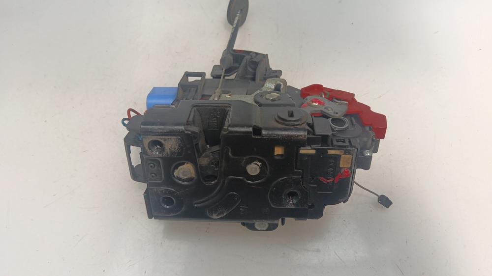 CERRADURA PUERTA TRASERA DERECHA VOLKSWAGEN JETTA 1.6 TDI MT 105CV